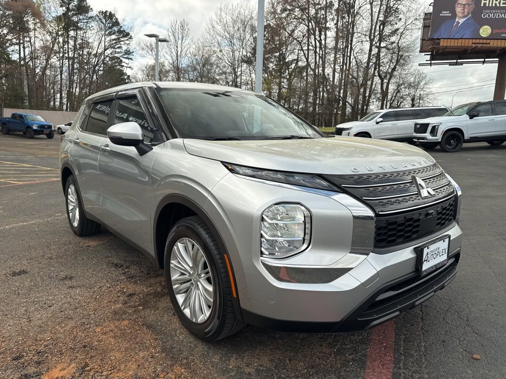 Used 2024 Mitsubishi Outlander ES image 4