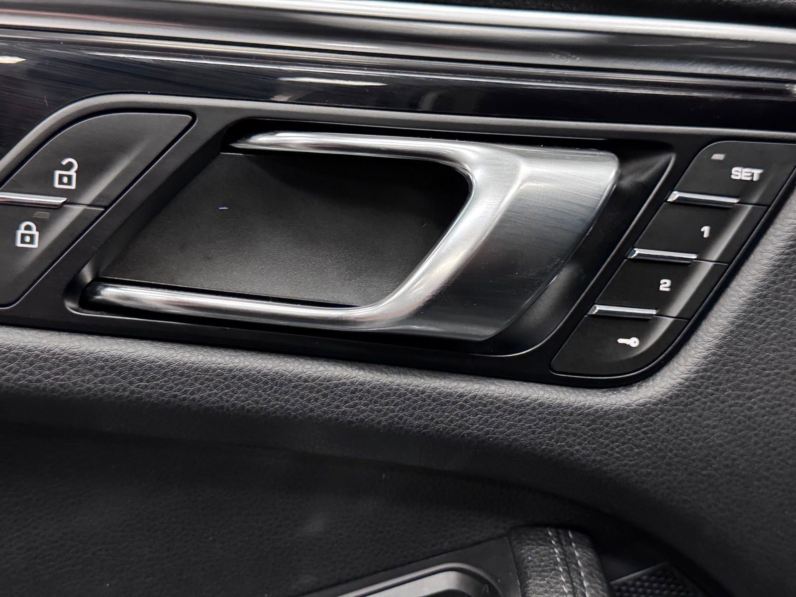Used 2024 Porsche Macan AWD/4WD image 19