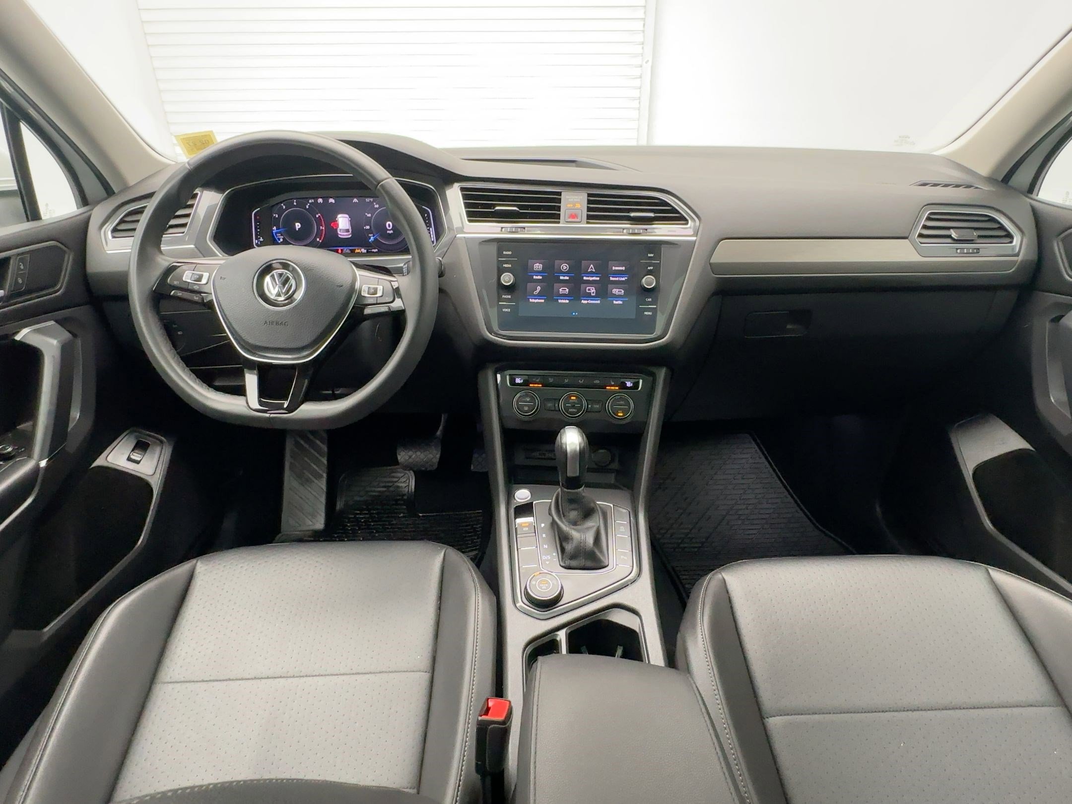 Used 2020 Volkswagen Tiguan SEL image 26