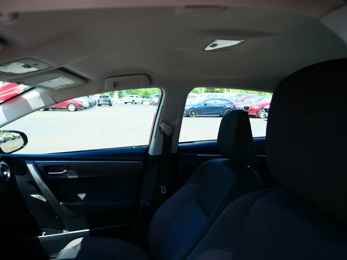 Used 2017 Toyota Corolla LE FWD image 11