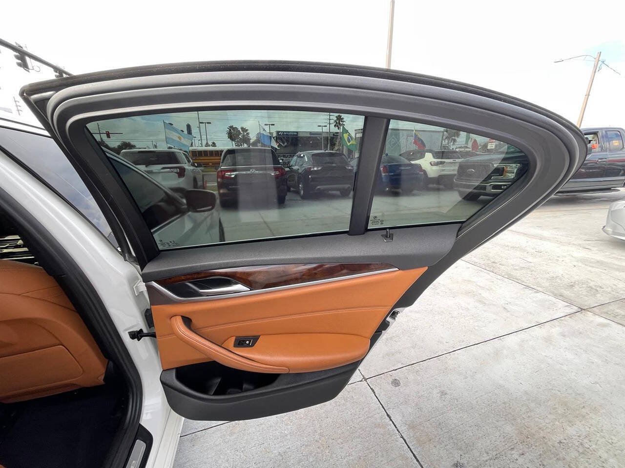 Used 2018 BMW 530e xDrive AWD/4WD image 13