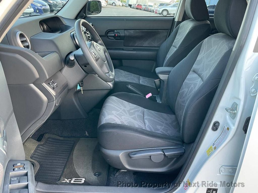 Used 2014 Scion xB FWD image 7