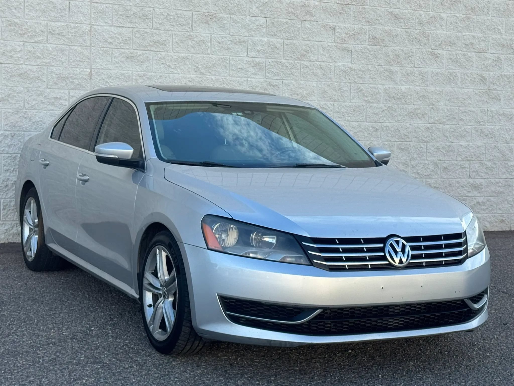 Used 2014 Volkswagen Passat TDI SE FWD image 3