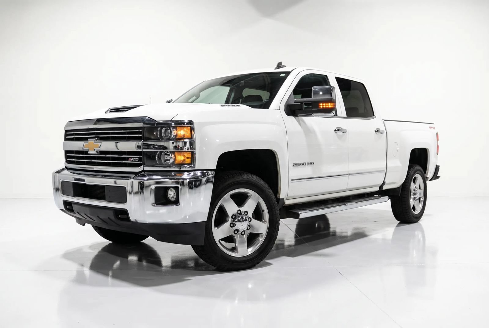 Used 2019 Chevrolet Silverado 2500 LTZ w/ Duramax Plus Package AWD/4WD image 5