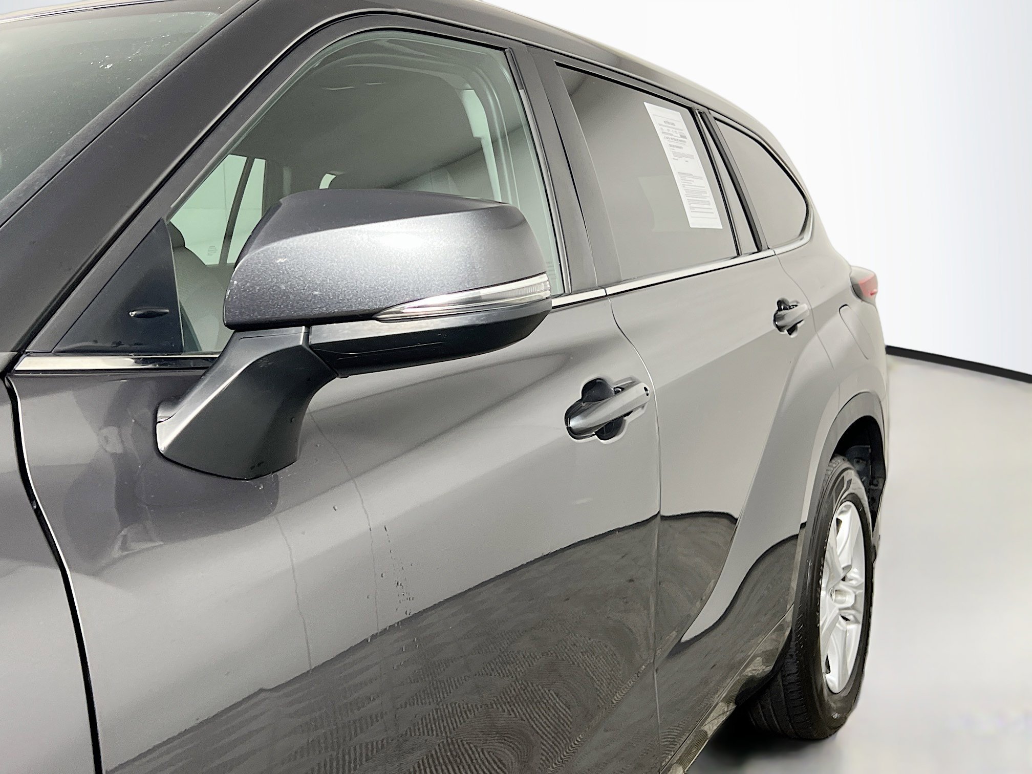 Used 2023 Toyota Highlander LE image 13