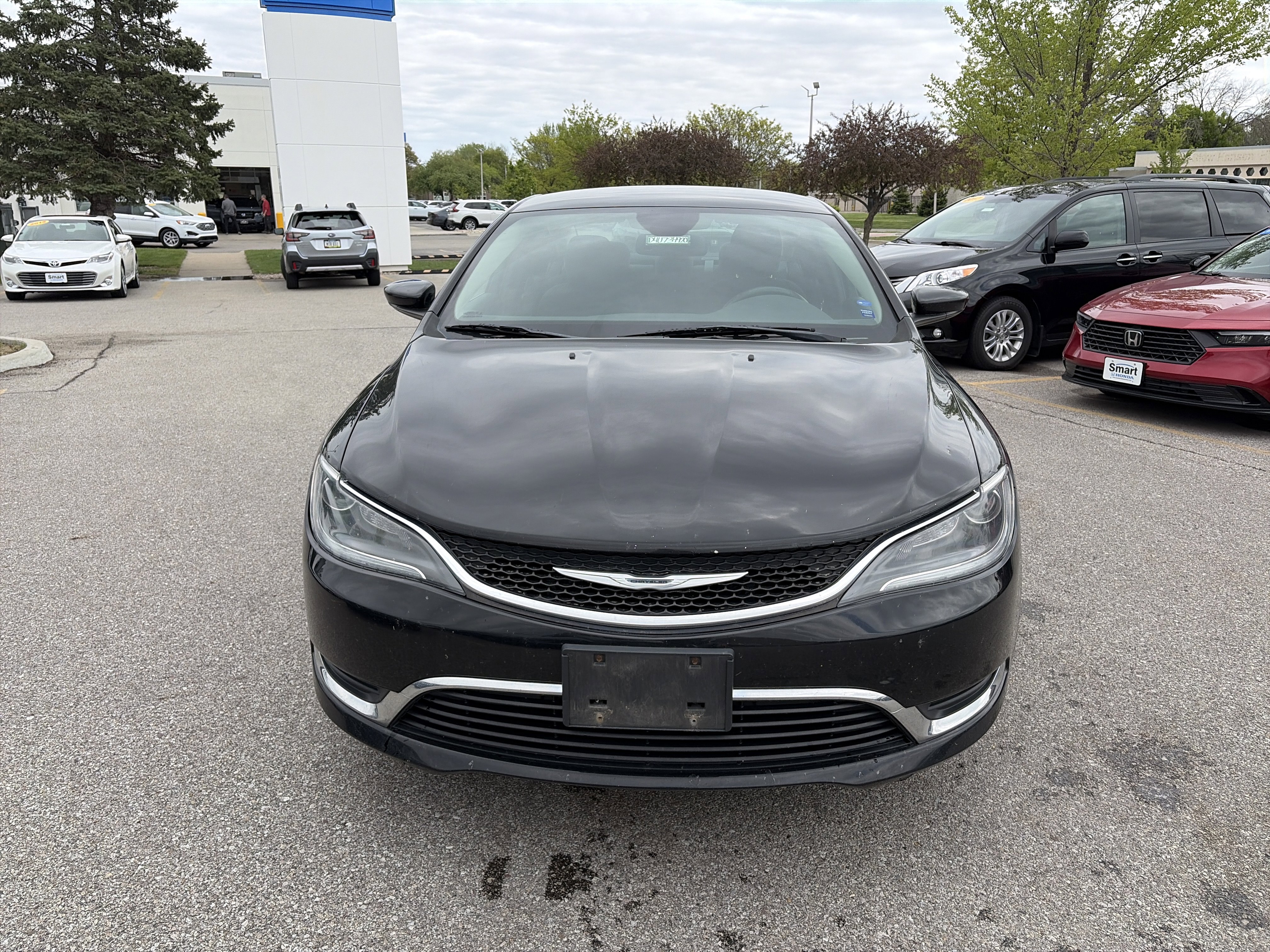 Used 2015 Chrysler 200 Limited w/ Convenience Group FWD image 2