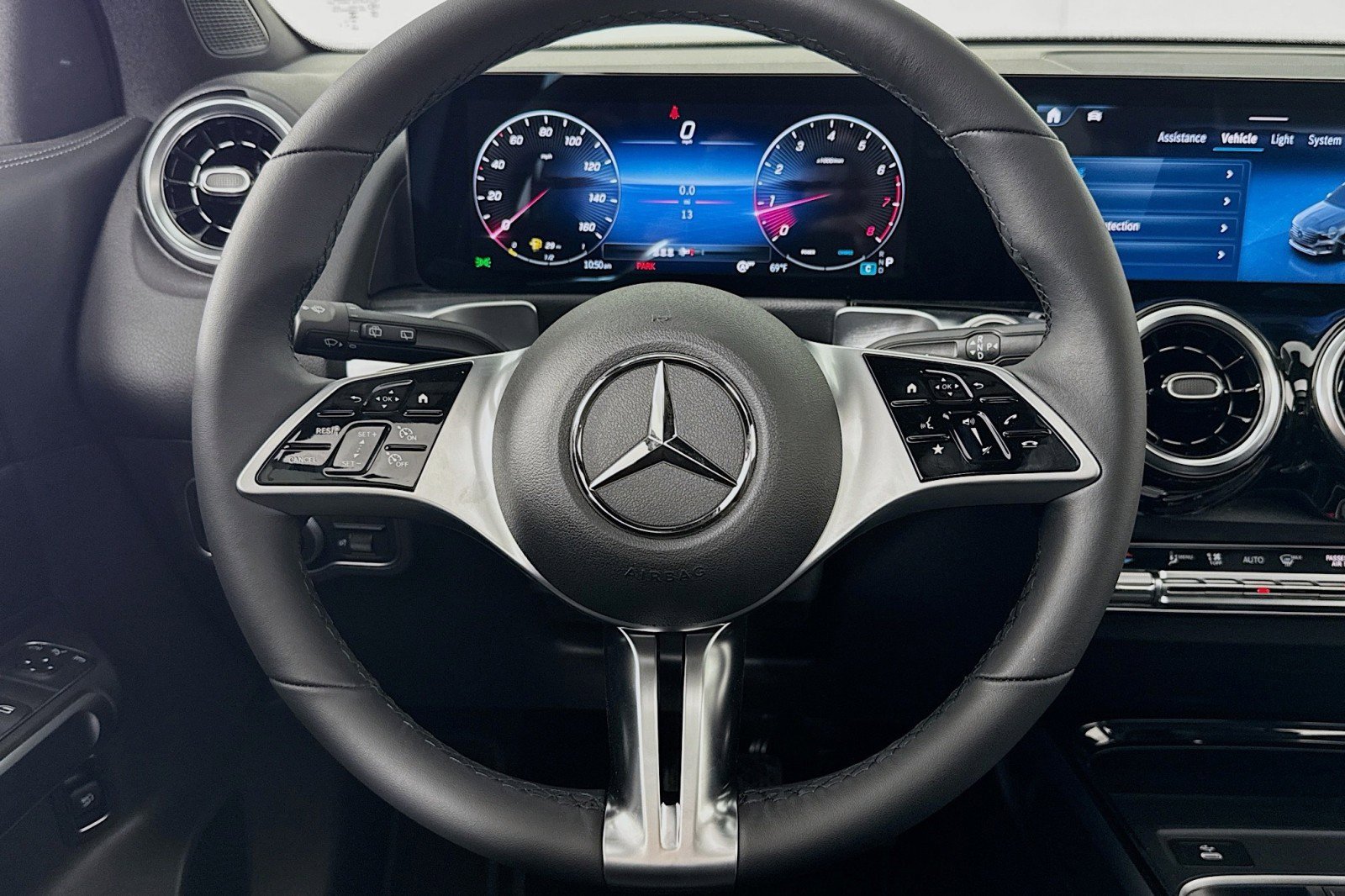 New 2026 Mercedes-Benz GLB 250 image 4