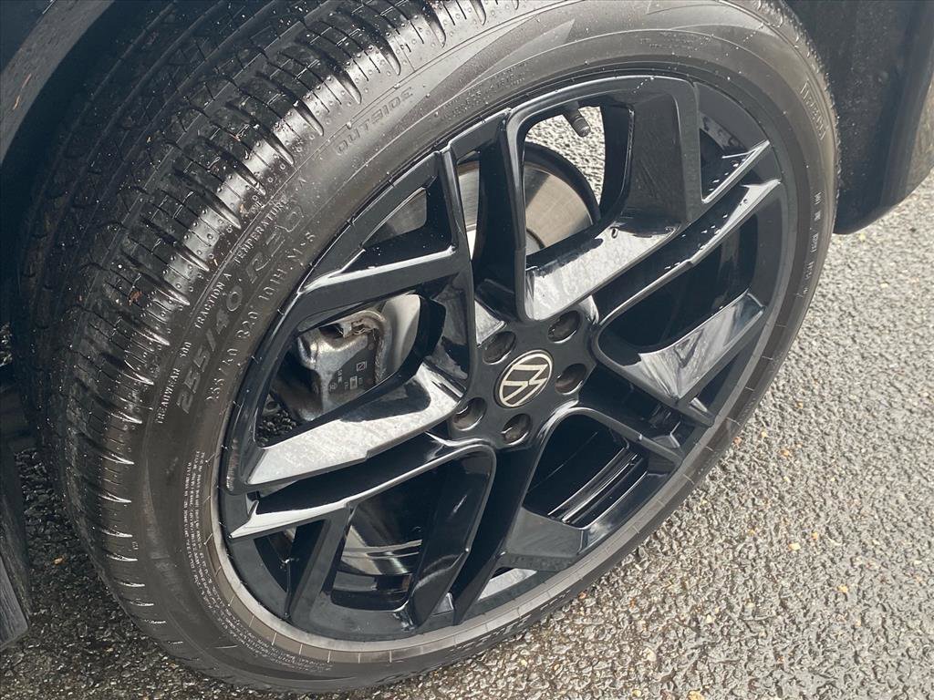 Used 2025 Volkswagen Tiguan SE R-Line image 20