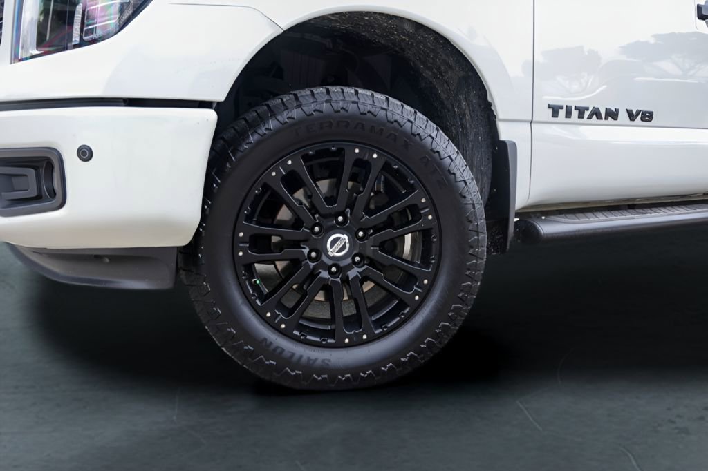 Used 2019 Nissan Titan SL w/ Midnight Edition AWD/4WD image 4
