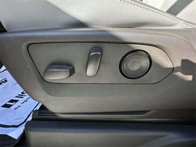 Used 2023 GMC Yukon SLT w/ SLT Luxury Package image 20