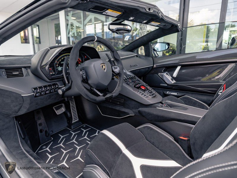 Used 2021 Lamborghini Aventador SVJ AWD/4WD image 33
