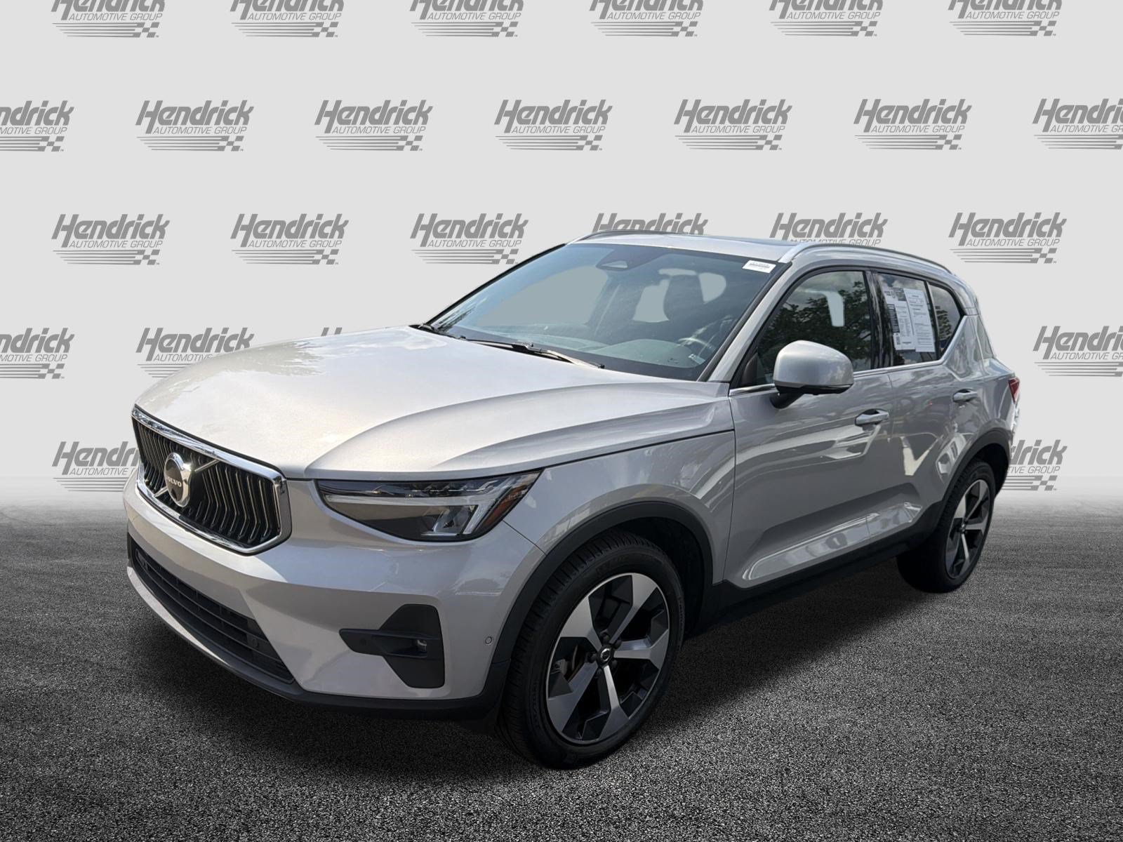 Certified 2023 Volvo XC40 B4 Plus w/ Driver Assist Package FWD image 5