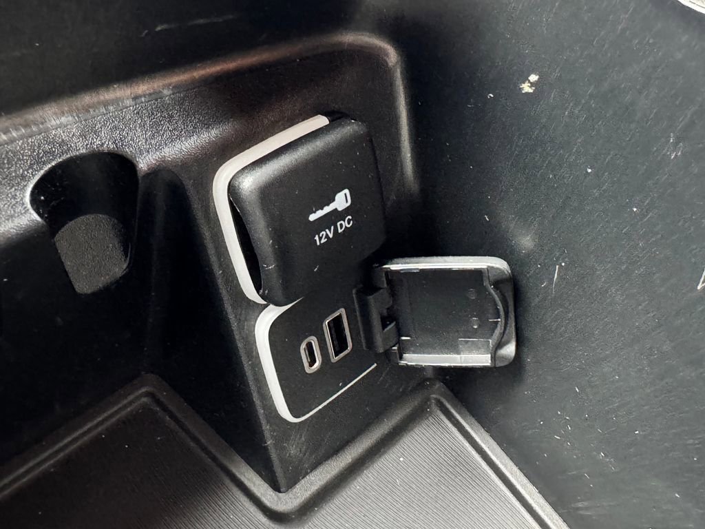 Used 2024 Chrysler Pacifica Pinnacle image 28