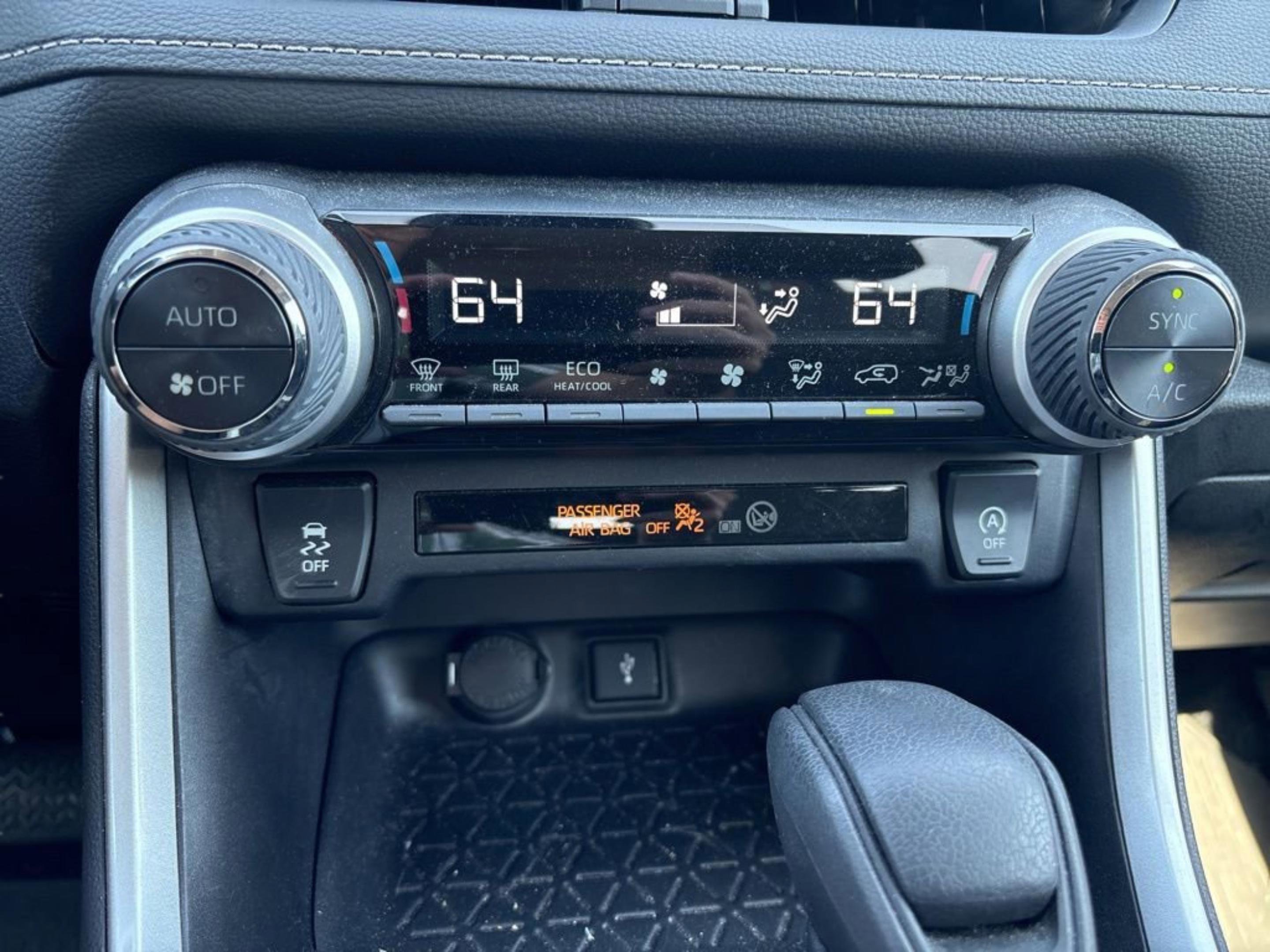Used 2021 Toyota RAV4 XLE image 17
