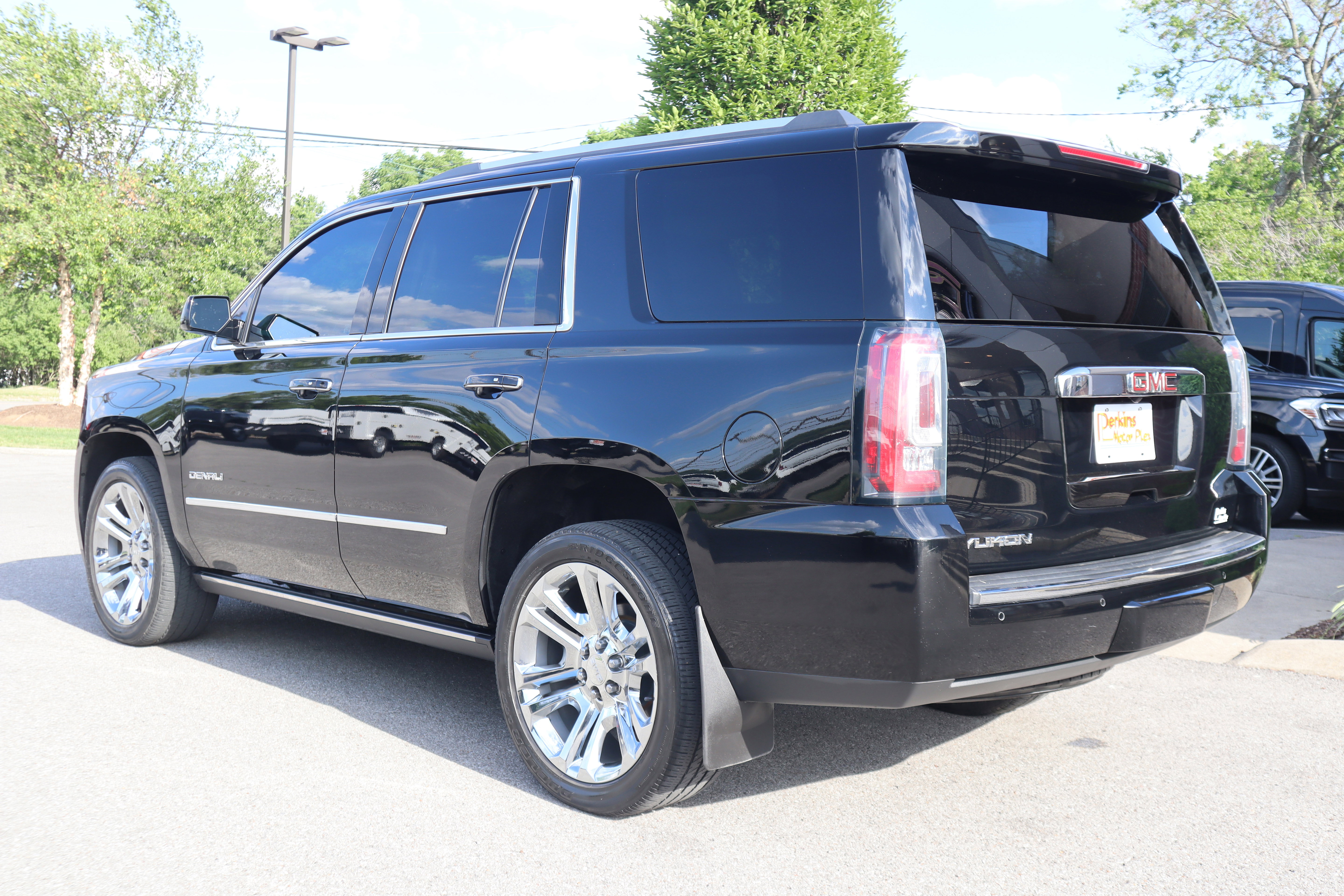 Used 2017 GMC Yukon Denali w/ Open Road Package AWD/4WD image 9