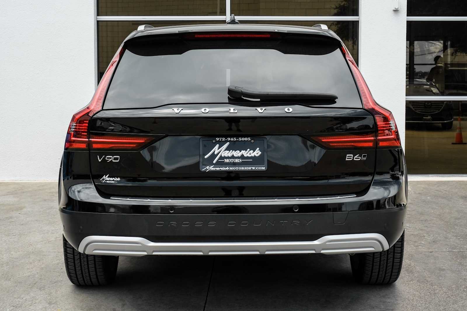 Used 2025 Volvo V90 B6 Cross Country Plus w/ Protection Package Premier AWD/4WD image 10