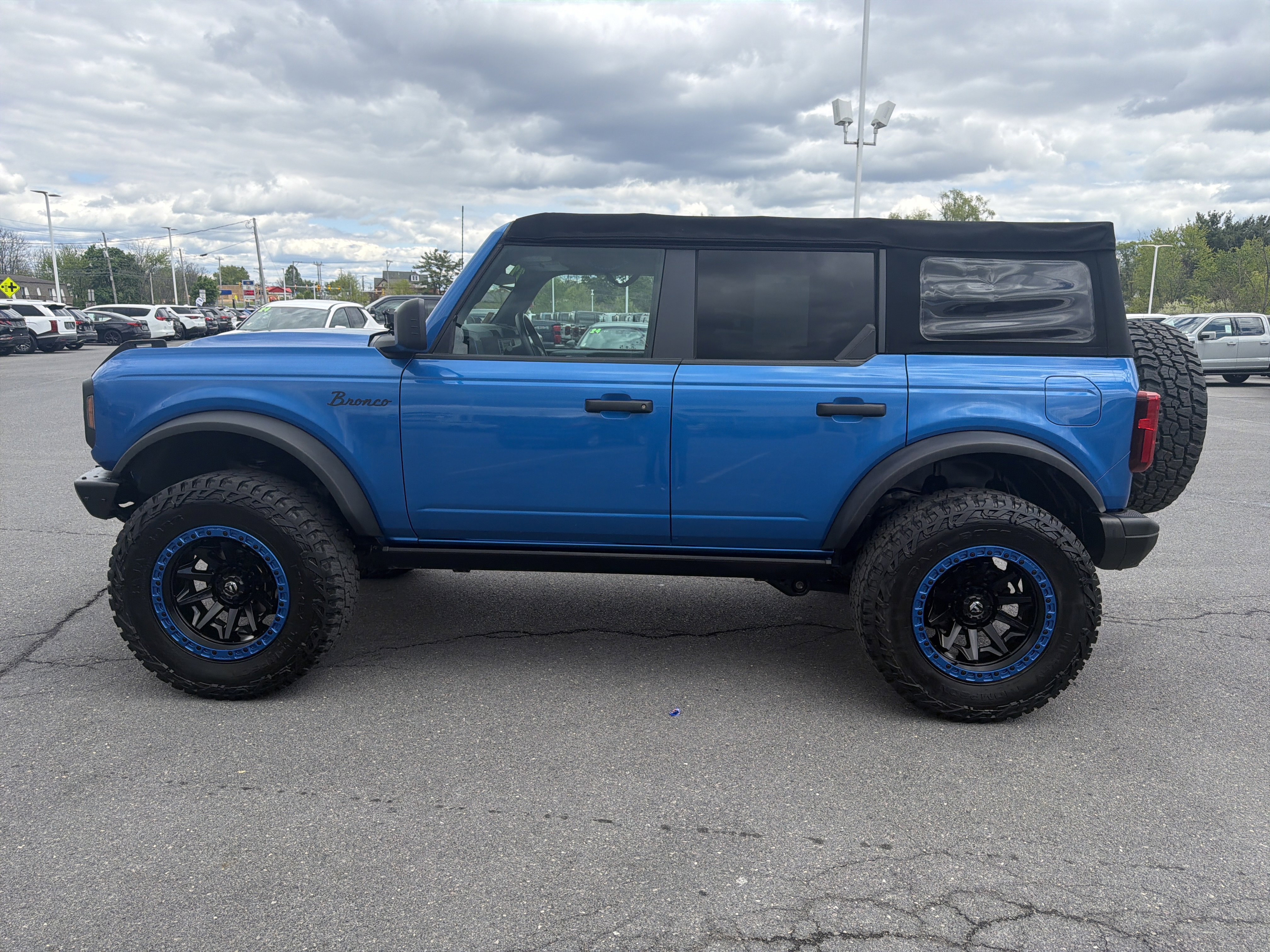 Used 2022 Ford Bronco Black Diamond AWD/4WD image 7