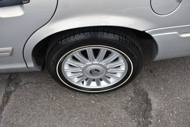 Used 2010 Mercury Grand Marquis LS RWD image 13