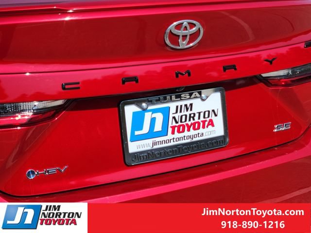 Used 2025 Toyota Camry SE FWD image 11