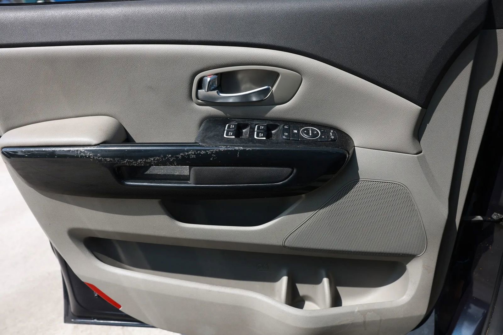 Used 2015 Kia Sedona EX image 45