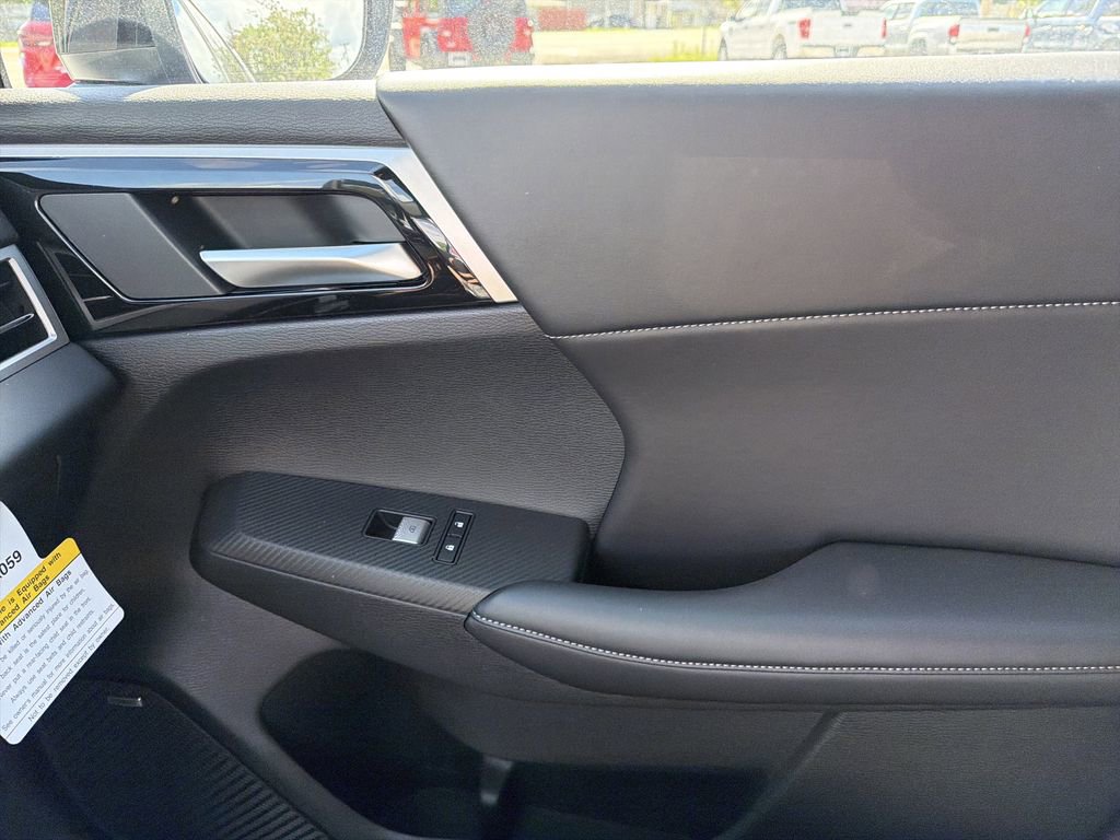New 2026 Mitsubishi Outlander LE AWD/4WD image 25