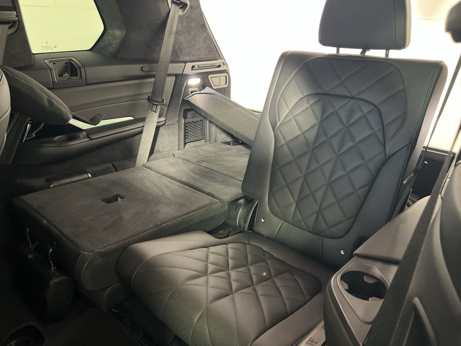 Used 2024 BMW X7 xDrive40i w/ M Sport Package AWD/4WD image 27