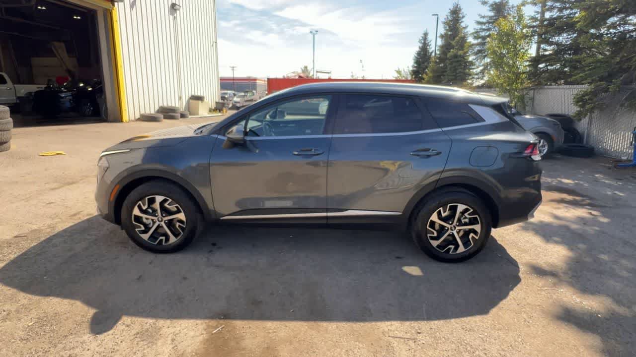 Used 2025 Kia Sportage EX AWD/4WD image 9