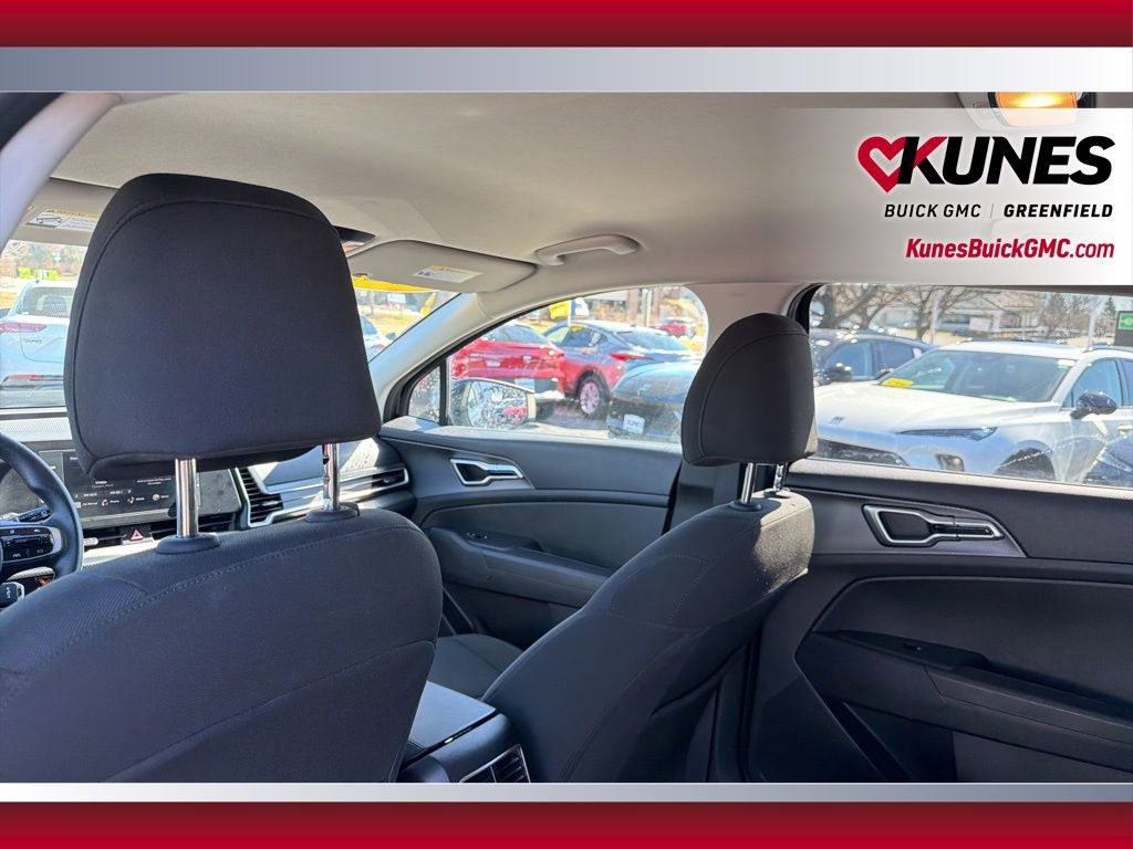 Used 2025 Kia Sportage LX image 36