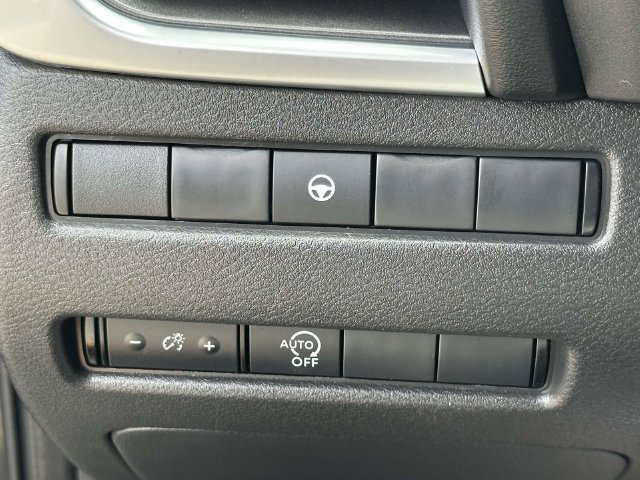 Used 2023 Nissan Rogue SV AWD/4WD image 14