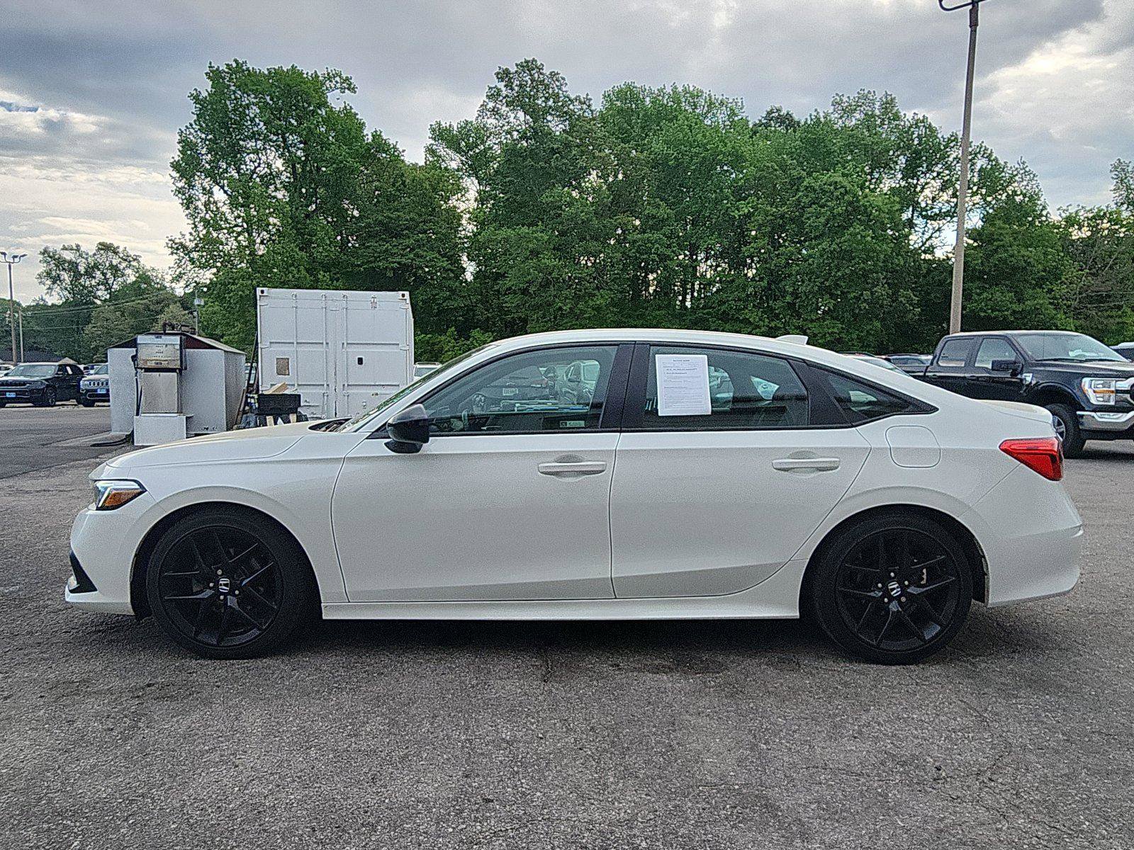 Used 2023 Honda Civic Sport image 2