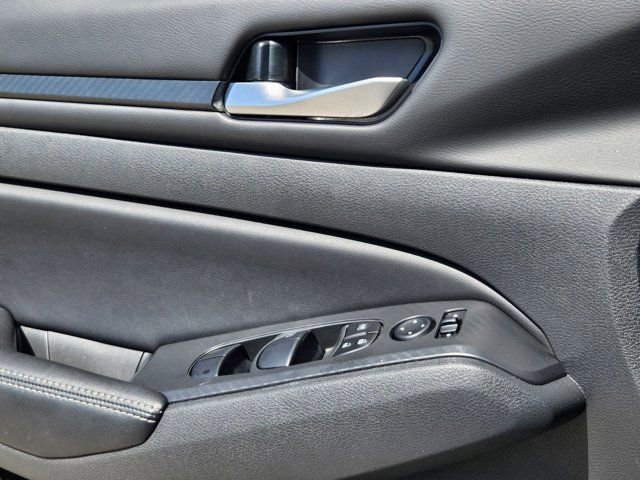 Used 2025 Nissan Altima 2.5 SV image 13