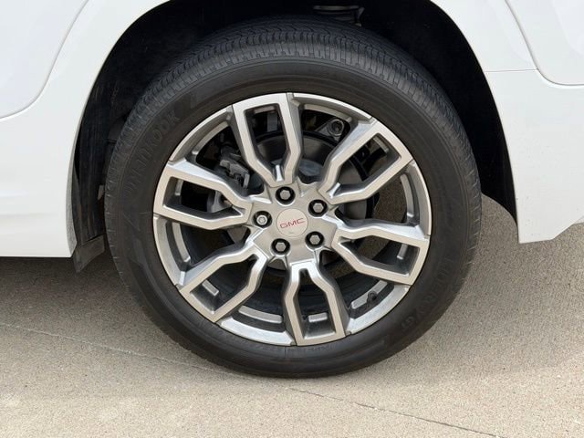 Used 2023 GMC Terrain Denali w/ Denali Premium Package AWD/4WD image 30