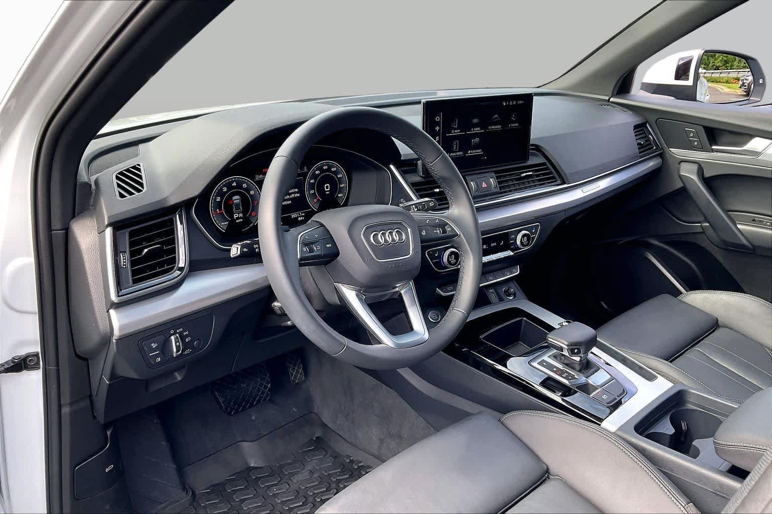 Used 2025 Audi Q5 2.0T Premium w/ Convenience Plus Package AWD/4WD image 17