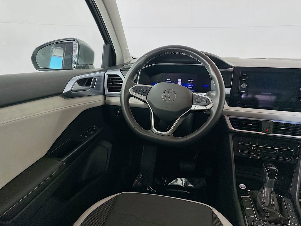 Used 2025 Volkswagen Taos SE image 29