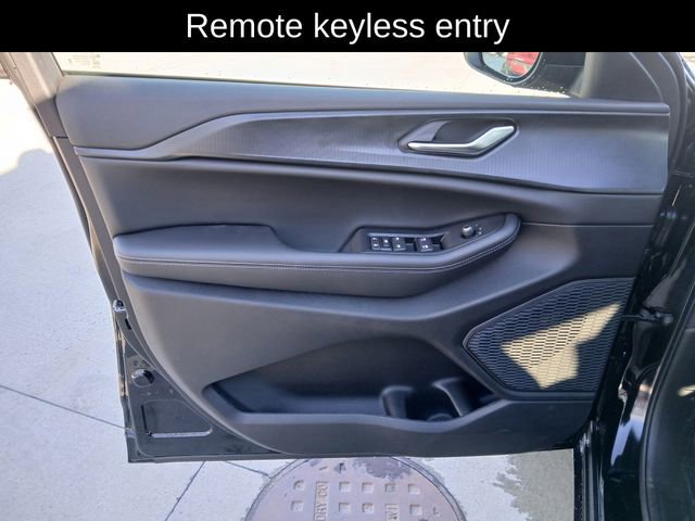 New 2025 Jeep Grand Cherokee L Laredo image 12