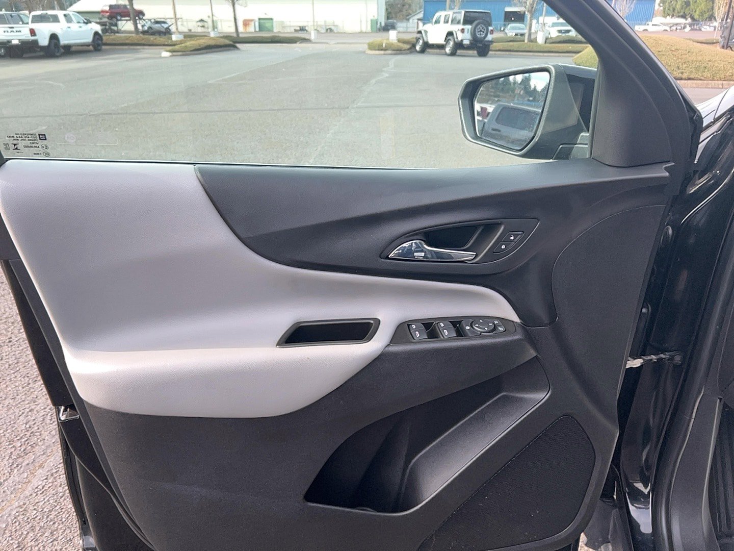 Used 2023 Chevrolet Equinox LT FWD image 11