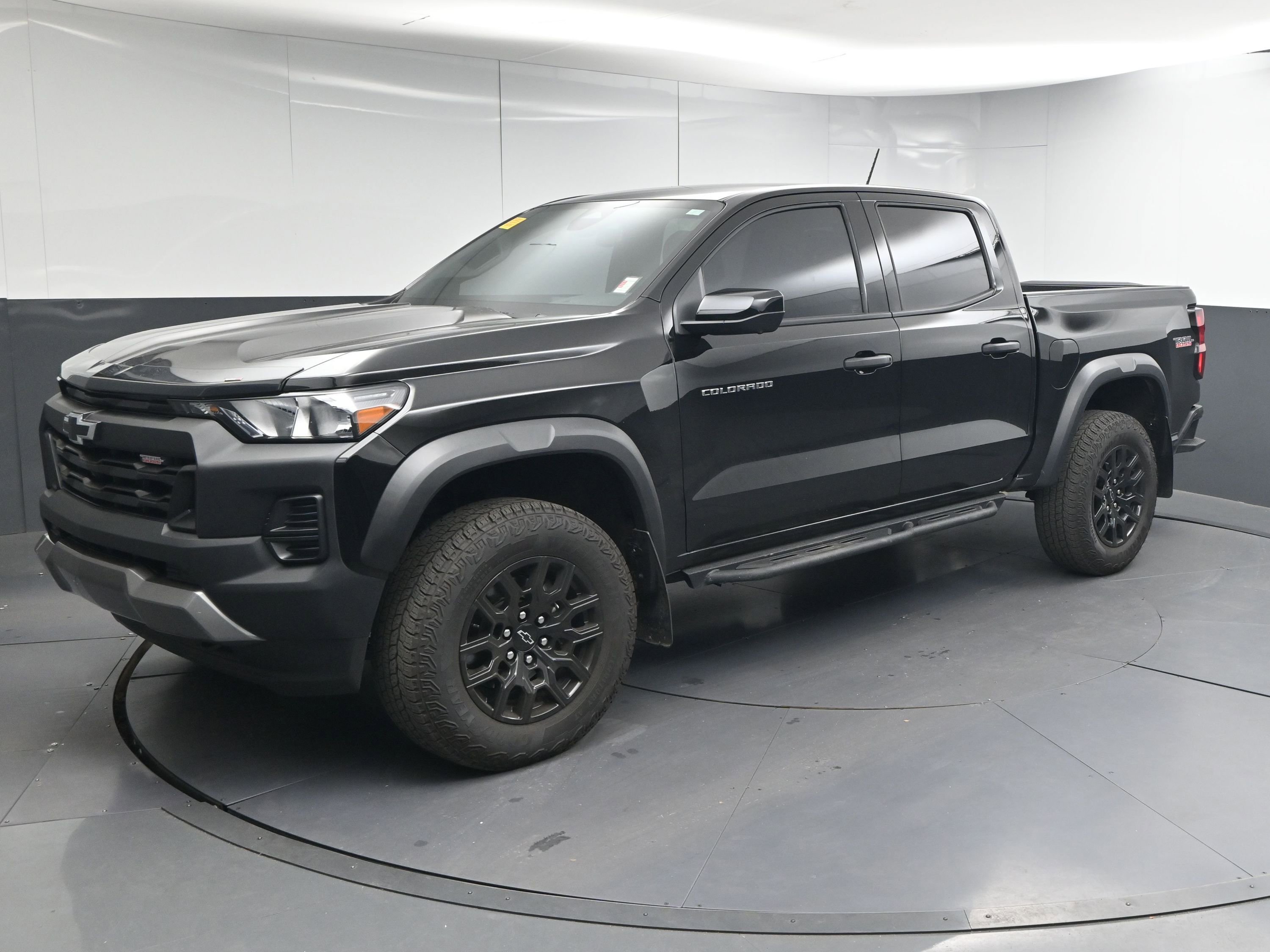 Used 2024 Chevrolet Colorado Trail Boss w/ Technology Package image 4