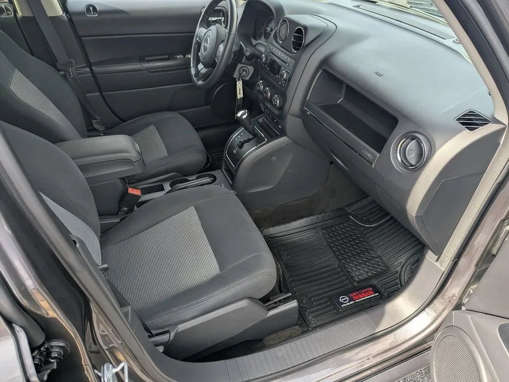 Used 2016 Jeep Patriot Latitude FWD image 12