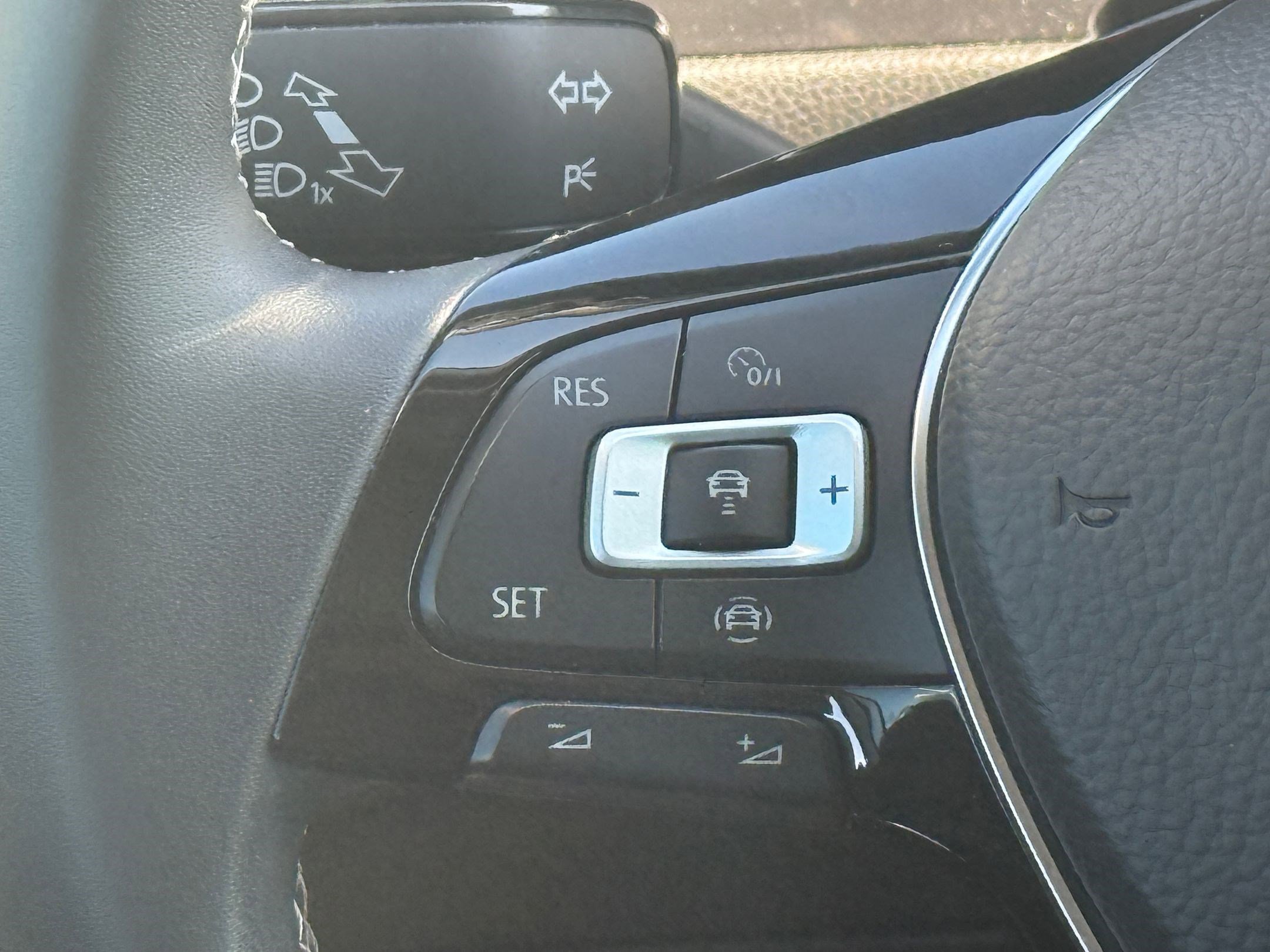 Used 2021 Volkswagen Tiguan SE image 14