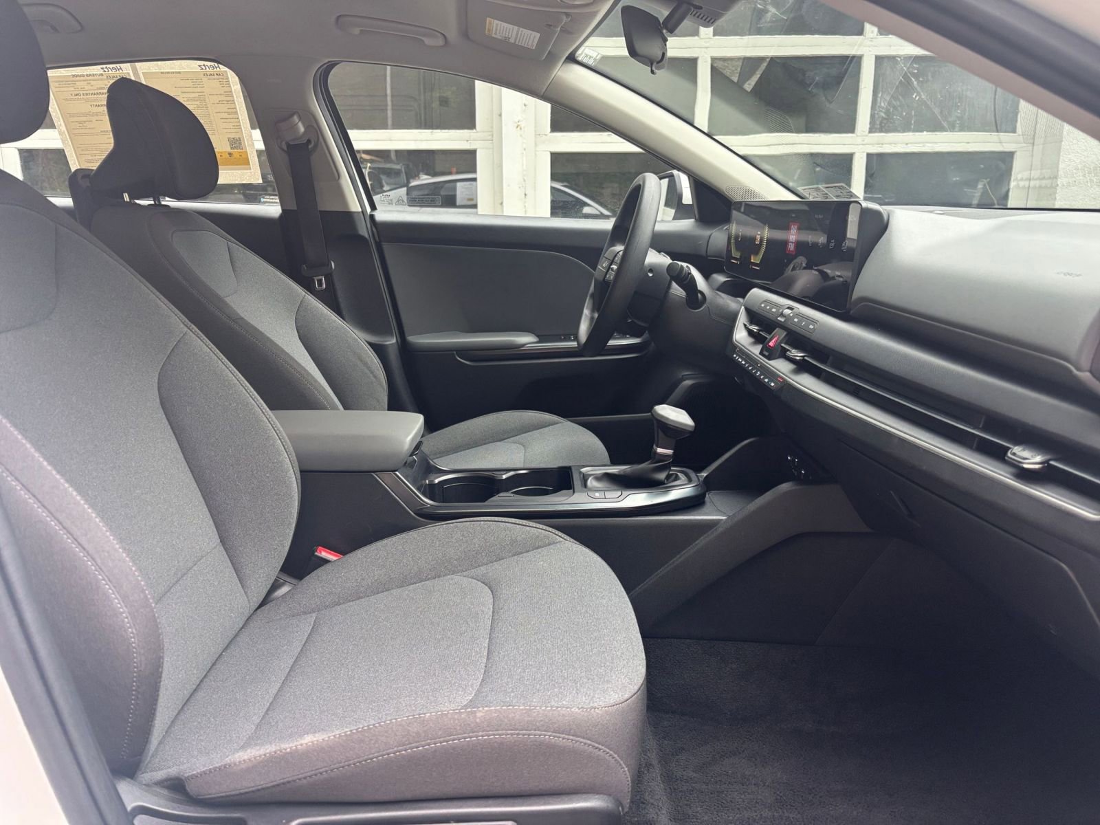 Used 2025 Kia K4 FWD image 28