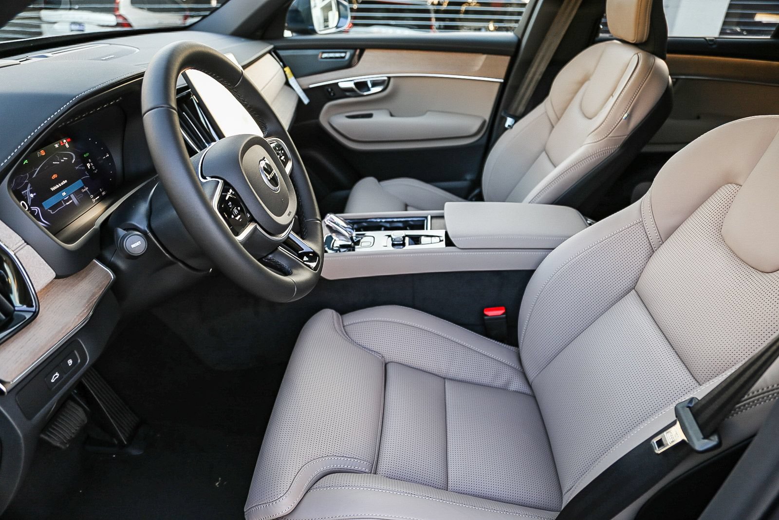New 2026 Volvo XC90 T8 Ultra w/ Protection Package Premier AWD/4WD image 17