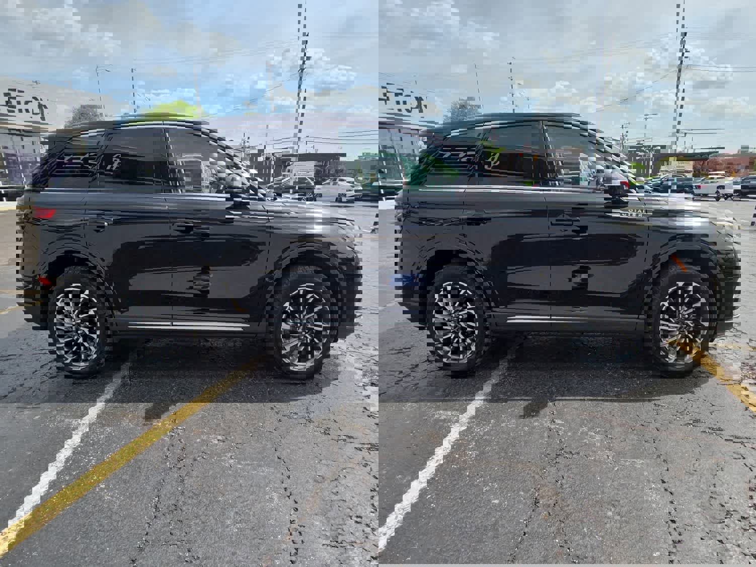 Used 2023 Lincoln Corsair AWD w/ Equipment Group 101A image 4