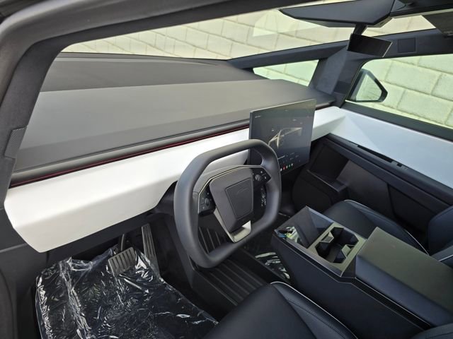 Used 2025 Tesla Cybertruck AWD Crew Cab image 22