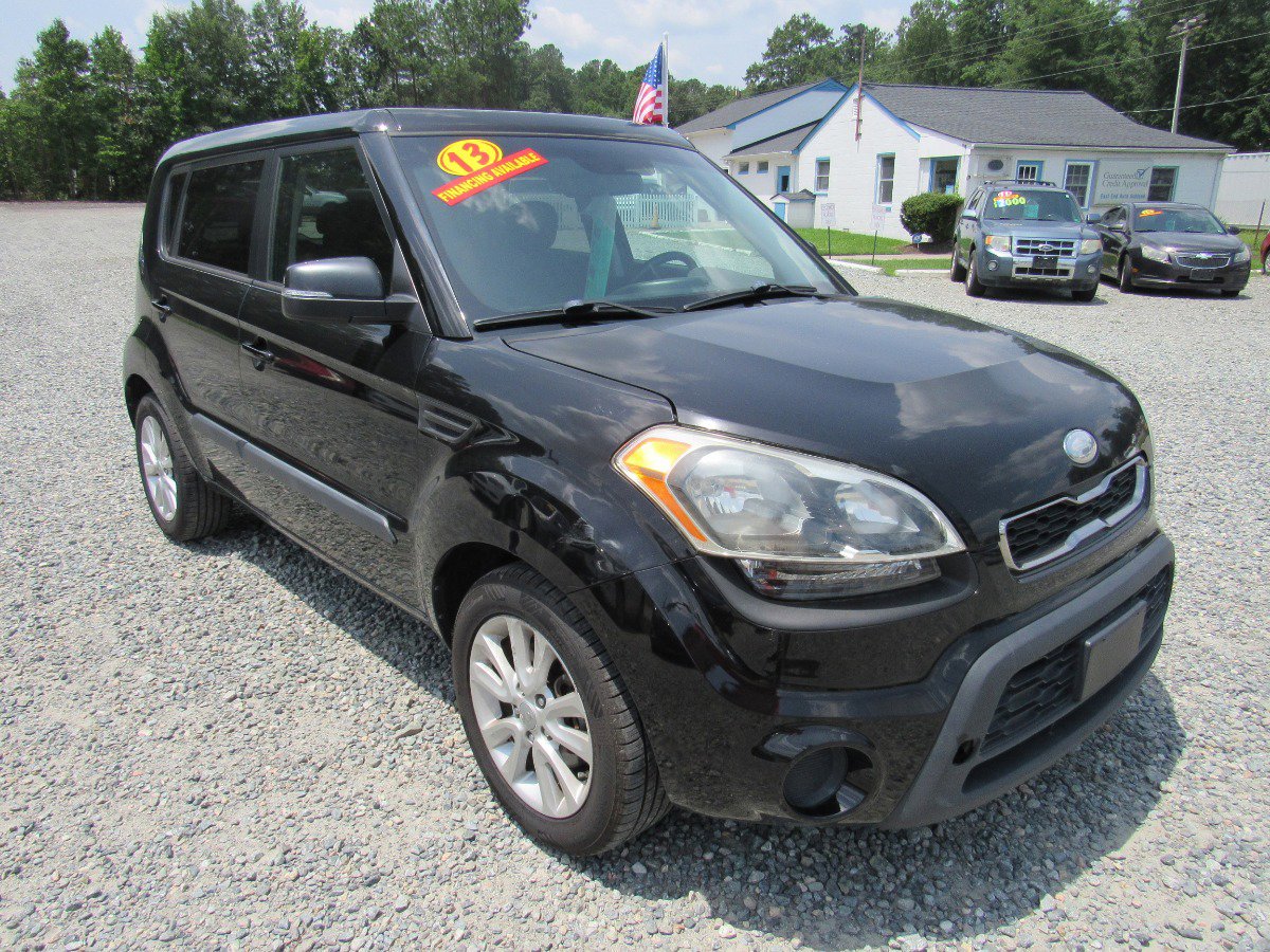 Used 2013 Kia Soul + image 1
