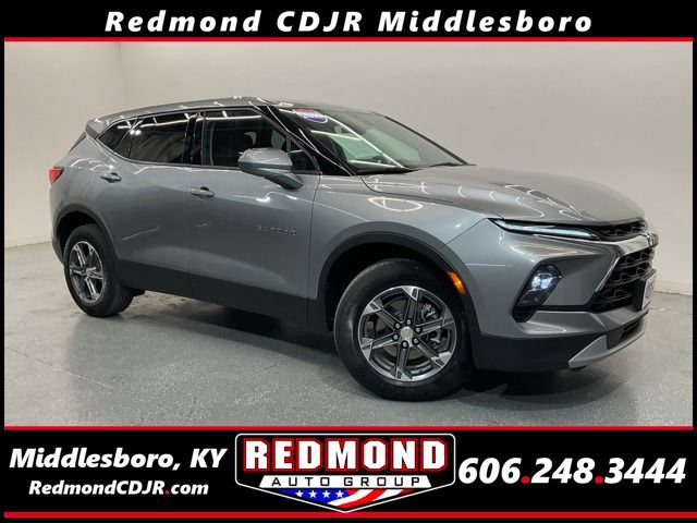 Used 2025 Chevrolet Blazer LT FWD image 1