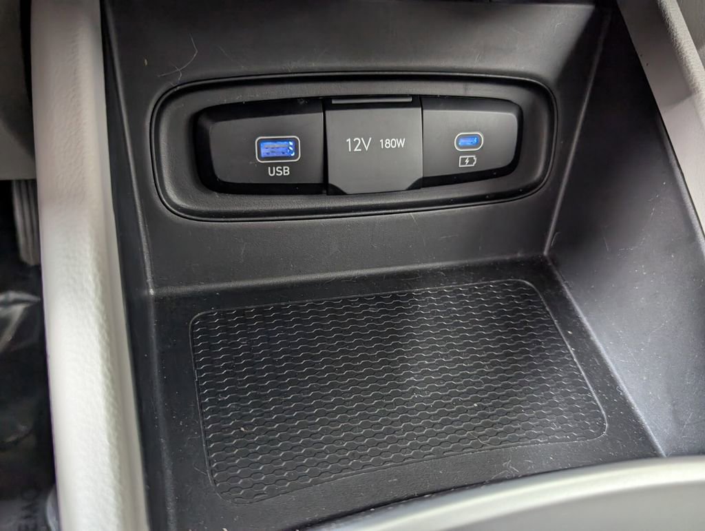 Used 2024 Hyundai Venue SEL image 20