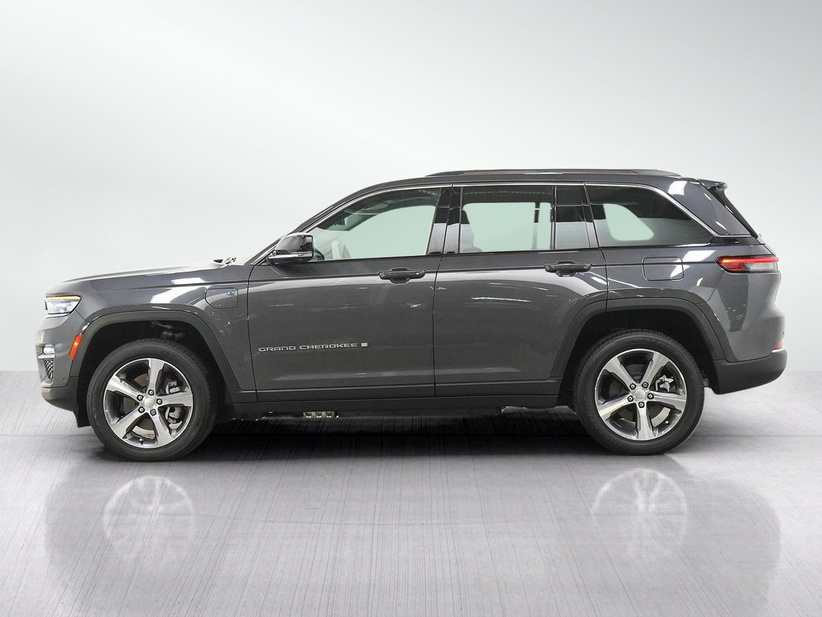 Used 2024 Jeep Grand Cherokee Limited 4xe w/ Luxury Tech Group II AWD/4WD image 2