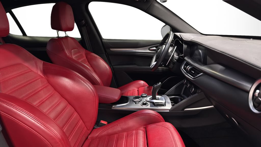 Used 2022 Alfa Romeo Stelvio Veloce AWD/4WD image 12