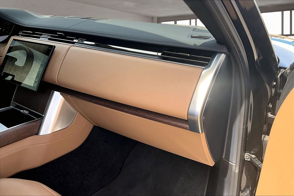 Used 2025 Land Rover Range Rover SE image 16