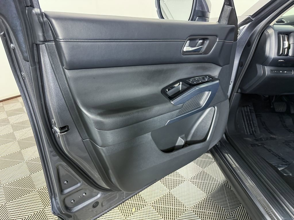 Certified 2023 Nissan Pathfinder SL image 41